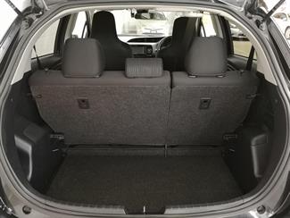 2017 Toyota Vitz - Thumbnail