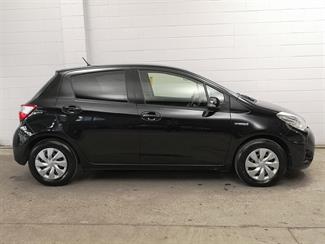 2017 Toyota Vitz - Thumbnail