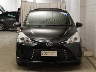 2017 Toyota Vitz - Thumbnail