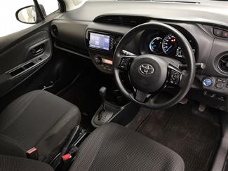 2017 Toyota Vitz - Thumbnail