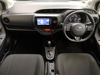 2017 Toyota Vitz - Thumbnail