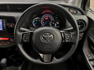 2017 Toyota Vitz - Thumbnail