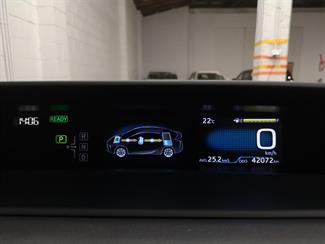 2022 Toyota Prius - Thumbnail