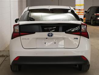 2022 Toyota Prius - Thumbnail