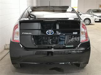 2015 Toyota Prius - Thumbnail
