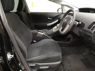 2015 Toyota Prius - Thumbnail
