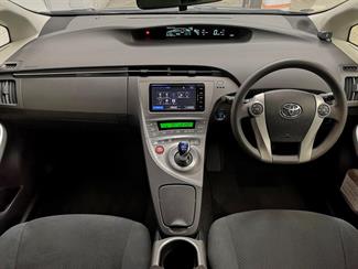 2015 Toyota Prius - Thumbnail