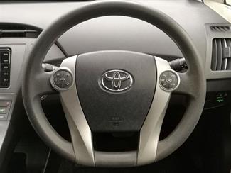 2015 Toyota Prius - Thumbnail