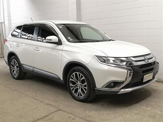 2016 Mitsubishi Outlander - Thumbnail