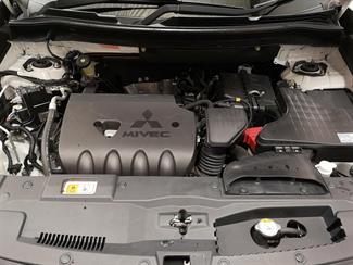 2016 Mitsubishi Outlander - Thumbnail