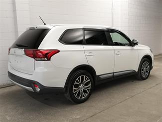 2016 Mitsubishi Outlander - Thumbnail