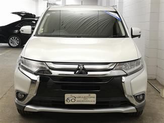 2016 Mitsubishi Outlander - Thumbnail