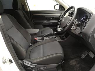 2016 Mitsubishi Outlander - Thumbnail
