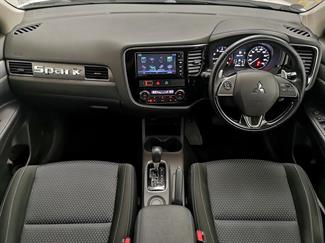 2016 Mitsubishi Outlander - Thumbnail