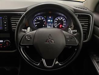 2016 Mitsubishi Outlander - Thumbnail