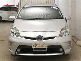 2015 Toyota Prius - Thumbnail