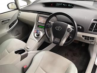2015 Toyota Prius - Thumbnail