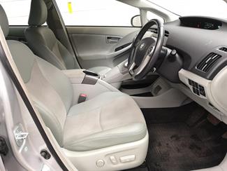 2015 Toyota Prius - Thumbnail