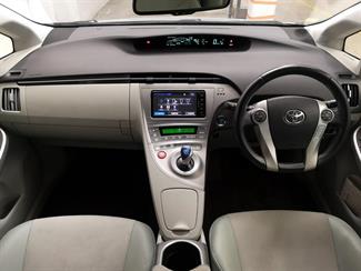 2015 Toyota Prius - Thumbnail