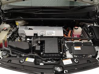 2015 Toyota Prius - Thumbnail