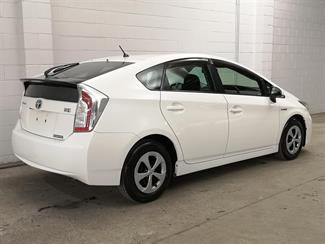 2015 Toyota Prius - Thumbnail