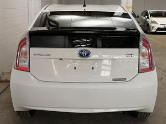 2015 Toyota Prius - Thumbnail