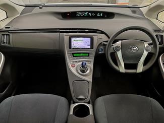 2015 Toyota Prius - Thumbnail