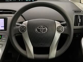 2015 Toyota Prius - Thumbnail