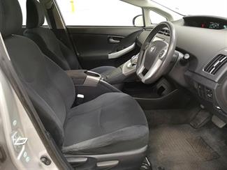 2012 Toyota Prius - Thumbnail