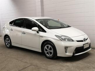 2013 Toyota Prius - Thumbnail