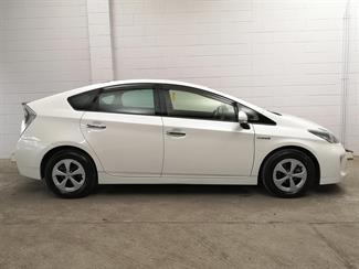 2013 Toyota Prius - Thumbnail