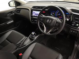 2016 Honda Grace - Thumbnail