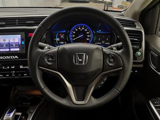 2016 Honda Grace - Thumbnail