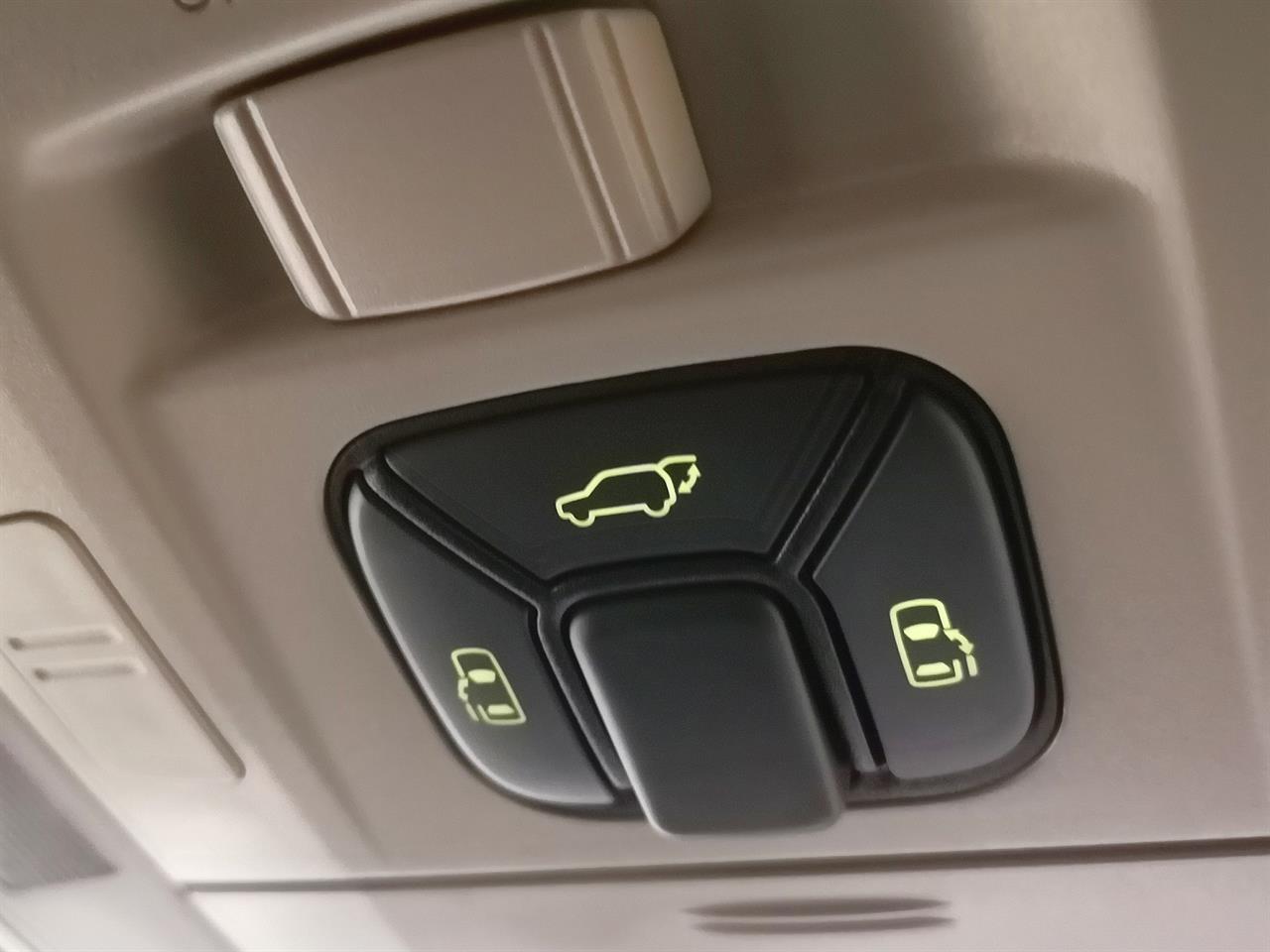 2013 Toyota Alphard