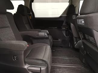 2013 Toyota Alphard - Thumbnail