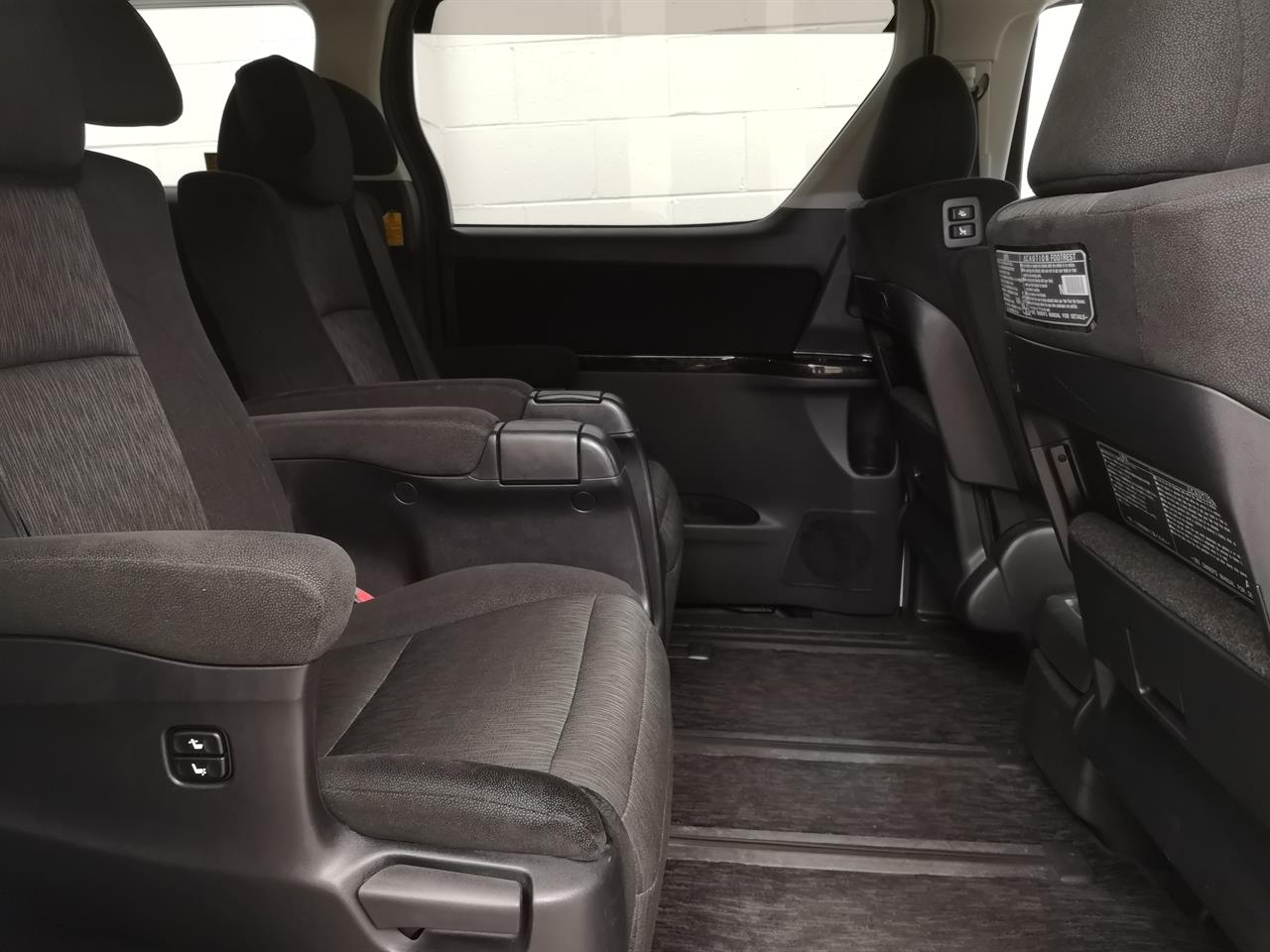 2013 Toyota Alphard