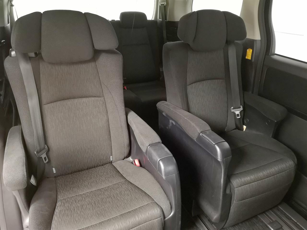 2013 Toyota Alphard