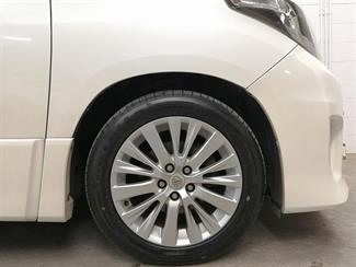 2013 Toyota Alphard - Thumbnail