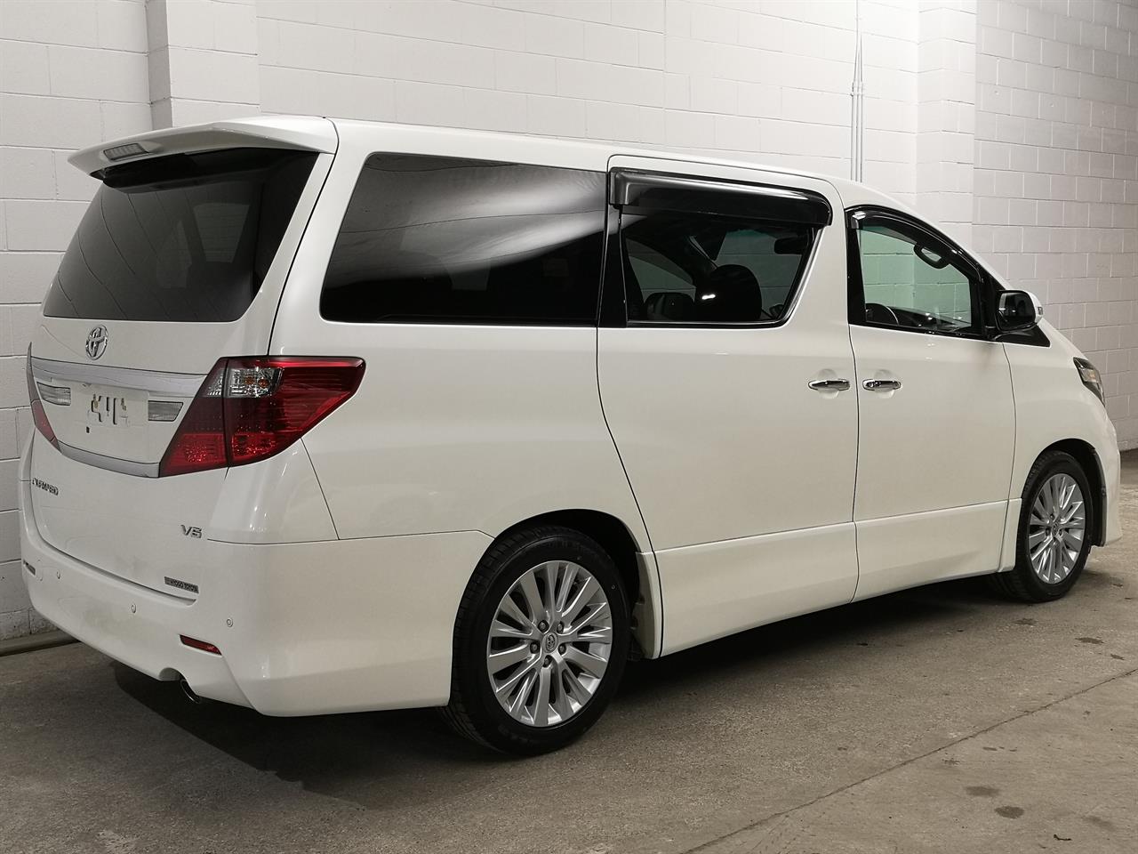 2013 Toyota Alphard