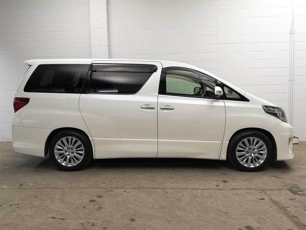 2013 Toyota Alphard
