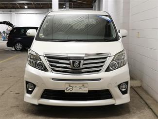 2013 Toyota Alphard - Thumbnail