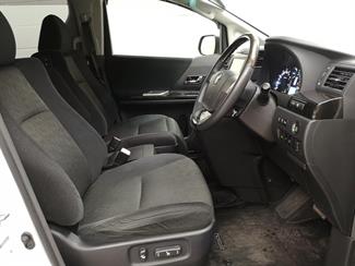 2013 Toyota Alphard - Thumbnail