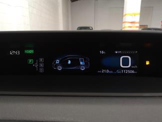 2016 Toyota Prius - Thumbnail