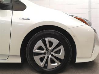 2016 Toyota Prius - Thumbnail
