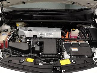 2014 Toyota Prius - Thumbnail