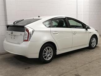 2014 Toyota Prius - Thumbnail