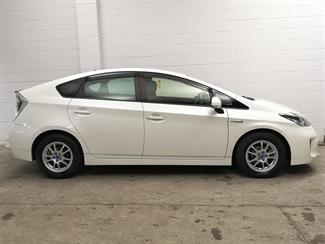 2014 Toyota Prius - Thumbnail