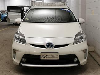 2014 Toyota Prius - Thumbnail
