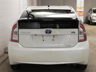 2014 Toyota Prius - Thumbnail