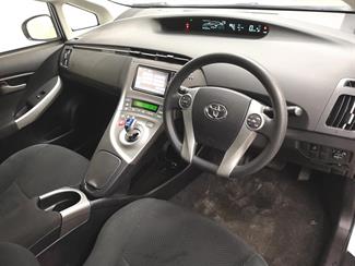 2014 Toyota Prius - Thumbnail